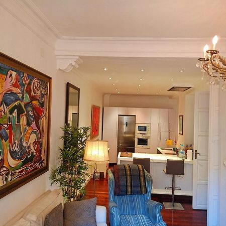 Small Stylish Room With Comfortable Queen-Size Bed In Very Large, Beautifully Decorated Shared Flat In The Historic Centre Of Málaga Exterior foto