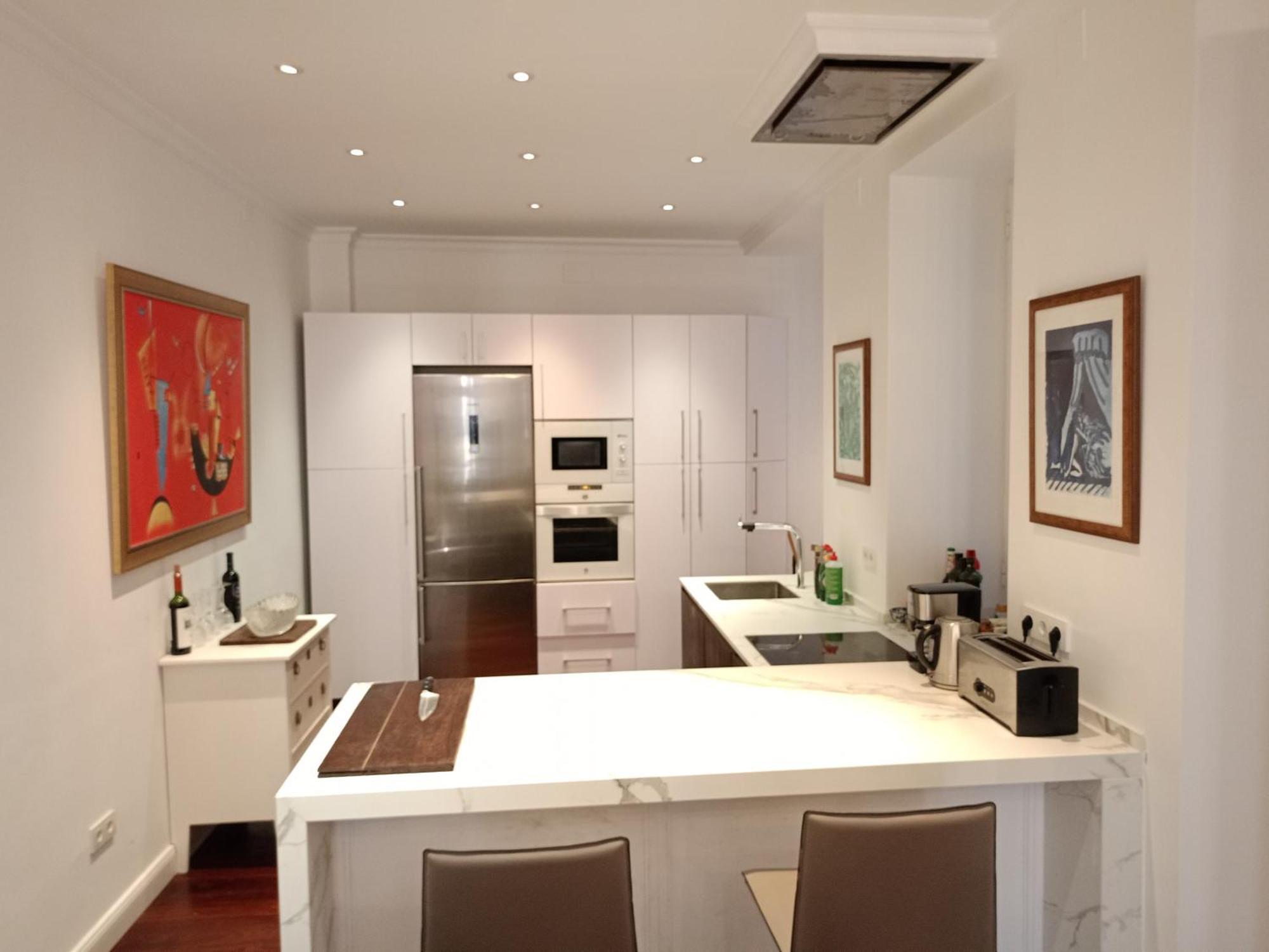 Small Stylish Room With Comfortable Queen-Size Bed In Very Large, Beautifully Decorated Shared Flat In The Historic Centre Of Málaga Exterior foto