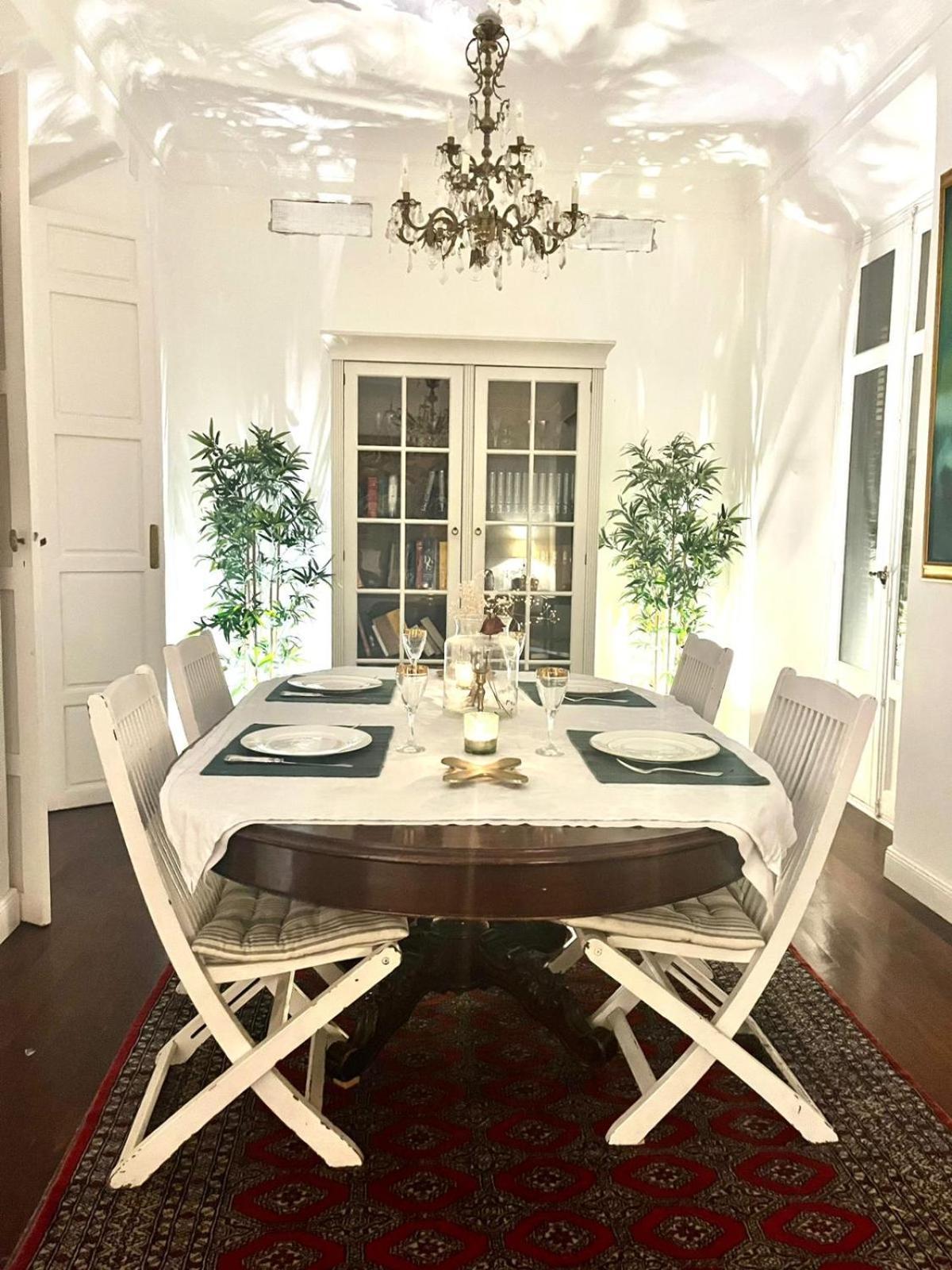 Small Stylish Room With Comfortable Queen-Size Bed In Very Large, Beautifully Decorated Shared Flat In The Historic Centre Of Málaga Exterior foto